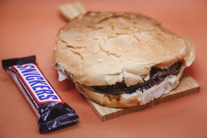 Xis Snickers